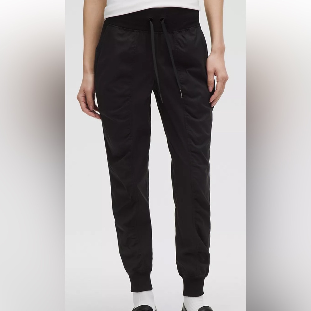 Lululemon dance studio mid rise jogger. NWOT Never worn!